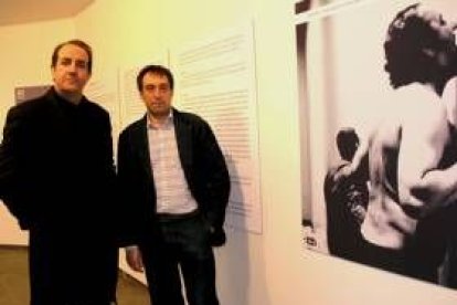 Carlos de la Varga y Emilio Navarro, durante la inauguración de la muestra en Tráfico de Arte