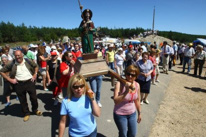 La romería de la Cruz de Ferro siempre está muy concurrida.