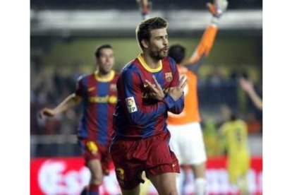 Piqué corre eufórico celebrando un gol que pone la liga de color totalmente azulgrana.