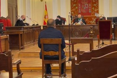 Imagen de un  juicio celebrado en la Audiencia el año pasado contra un varón acusado de abusos sexuales. DL