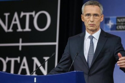 Stoltenberg interviene en rueda de prensa, tras la segunda jornada del Consejo de Ministros de la OTAN en Bruselas, el 9 de noviembre.