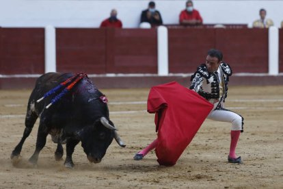 Ponce el pasado domingo en la Plaza de Toros de León. FERNANDO OTERO