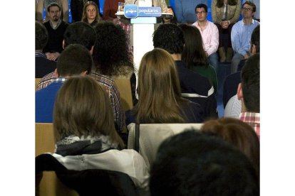 Un acto electoral del PP con jóvenes