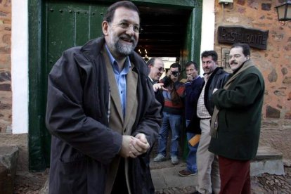 Mariano RAjoy, a finales del 2004, en un cocido en Castrillo de los Polvazares.