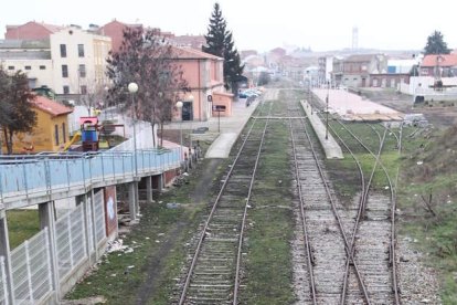 Vista de un tramo del ferrocarril de la Plata, en La Bañeza. RAMIRO