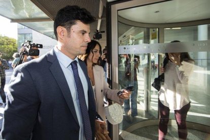 Javier Sánchez-Santos, el supuesto hijo de Julio Iglesias, saliendo de los juzgados de Valencia, hoy.