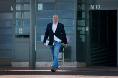 El exconseller de Exteriores Romeva abandona la cárcel.