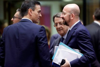 Pedro Sánchez  y el presidente del Consejo Europeo, Charles Michel, en Bruselas.