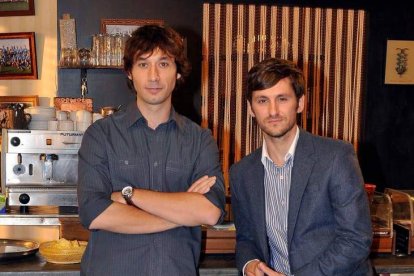 Raúl Fernández y Raúl Arévalo en una imagen de archivo de la serie.