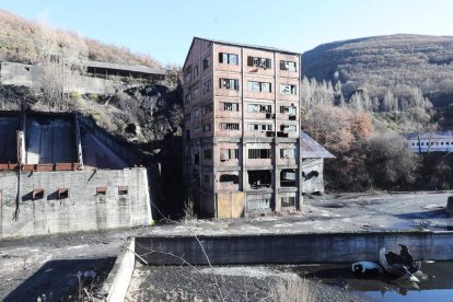 Imagen reciente de las instalaciones abandonadas de la antigua Alto Bierzo. L. DE LA MATA