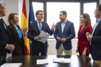 Feijóo reunido ayer con Rueda, Gamarra, Moreno, Ayuso y Mañueco antes del Comité Ejecutivo Nacional del PP. DAVID MUDARRA / PP