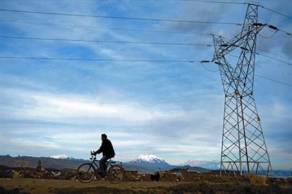 Torre de alta tensión de Red Eléctrica en la ciudad boliviana de El Alto.