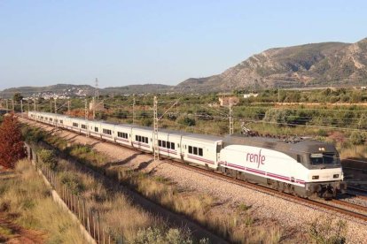 Composición del Talgo 6 que probó anoche el túnel de la Variante. DL