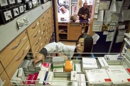 Medicamentos en una farmacia de Barcelona.