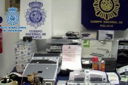 Material incautado por la Policía durante la operación.