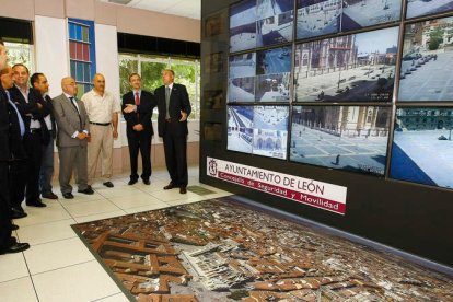 Los equipos de la sala de control, instalada en el las dependencias del cuartel del CHF, se renovarán por completo. RAMIRO