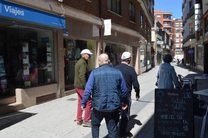 Imagen de una calle comercial de Astorga. MEDINA