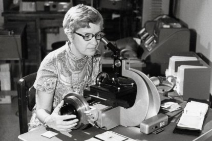 La astrónoma estadounidense Vera Rubin, cuyos trabajos permitieron confirmar la existencia de la enigmática materia oscura.