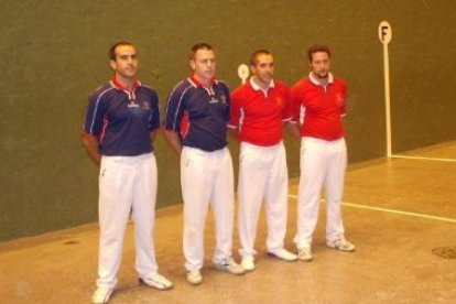 La Aldea del Puente, de azul, venció a Valdepolo en la final de pelota