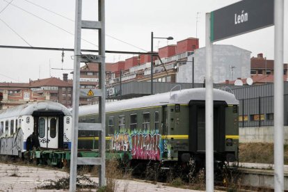 Los detenidos realizaban grafitis en los trenes. FERNANDO OTERO