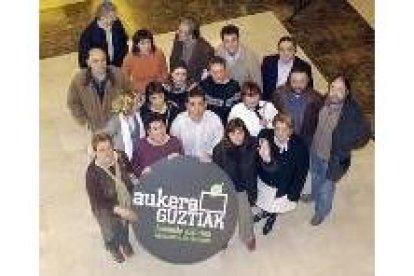 Los integrantes de Aukera Guztiak, en la presentación de su candidatura el pasado día 13 en Bilbao