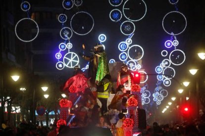 Cabalgata de los Reyes Magos en León. FERNANDO OTERO