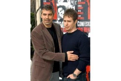 George Clooney, que debuta como director, con el actor Sam Rockwell