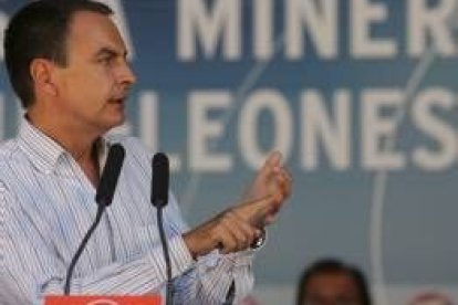 Zapatero, durante su intervención del año pasado en Rodiezmo, en la que prometió que volvería