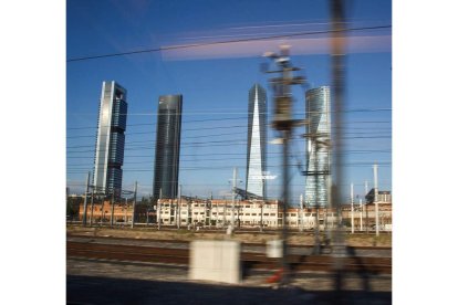 Llegada del primer AVE de León a la, a partir de hoy, estación de Clara Campoamor. R.P. VIECO