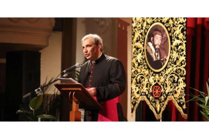 Ángel Lucio Vallejo, durante el pregón de la Semana Santa de Ponferrada el año pasado.