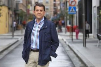 El candidato del PP en Ponferrada, López Riesco, eligió la recién abierta calle Sierra Pambley.