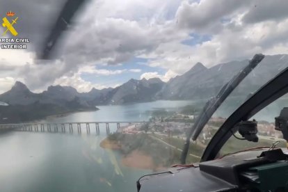 Un momento del rescate de la Guardia Civil en el Pico Gilbo. SUBDELEGACIÓN DEL GOBIERNO