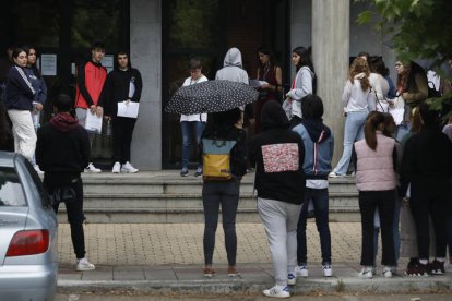 Exámenes de la Ebau en el campus de Vegazana de la Univerisdad de León. F. Otero Perandones.