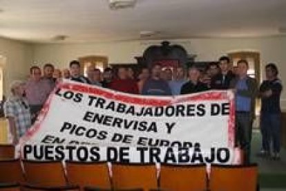 Los trabajadores de Enervisa y Picos de Europa esperan una solución a sus puestos de trabajo