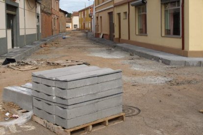 Imagen de obras de arreglo de calles en un pequeño municipio de la provincia. MEDINA