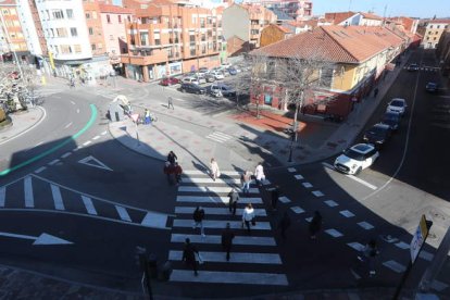 Las obras de la Ronda Interior y la peatonalización del entorno de la muralla reordenarán el tráfico alrededor del Espolón. RAMIRO