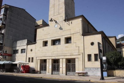 La iglesia cuenta con un retablo renacentista. CAMPOS