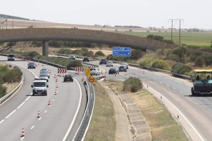 Obras en el tramo de la A-66 entre León y Benavente. MARCIANO PÉREZ