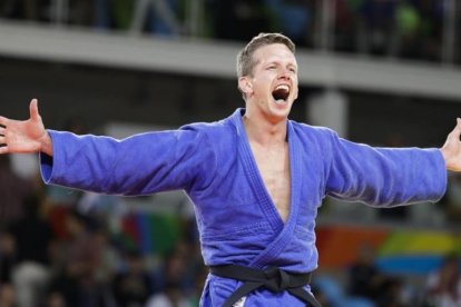 Dirk van Tichelt celebra el triunfo que le valió la medalla de bronce, el pasado lunes.