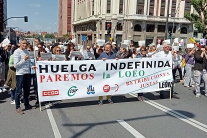 Los funcionarios de León, en la manifestación de ayer. J. NOTARIO