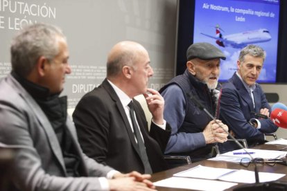 Nicanor Sen, Juan Corral, Matías Llorente y Carmelo Alonso, en la presentación de la campaña. RAMIRO