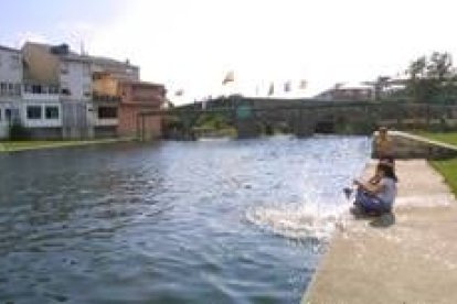 Imagen de archivo de la playa fluvial de la localidad de Vega de Espinareda