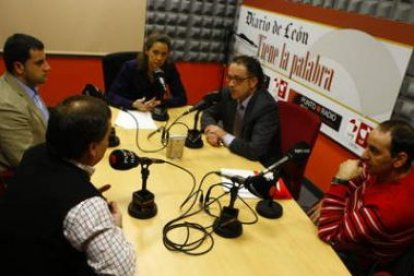 Antonio Velasco, Ibán Garcia, la moderadora Nuria González, Javier Chamorro y  Antonio Nicolás.