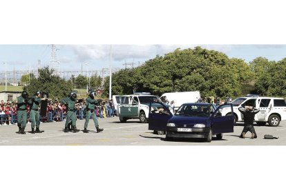 Simulacro de actuación policial celebrada recientemente en El Bierzo. L. DE LA MATA