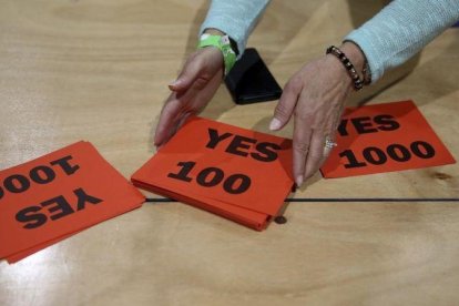 Papeletas del sí en un colegio electoral de Dublín.