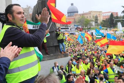 El presidente de la Plataforma Nacional por la Defensa del Transporte, Manuel Hernández, en la manifestación de Madrid. KIKO HUESCA