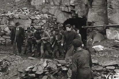 Rodada en la Mina del Oro de Torre del Bierzo, la película <em>La guerra de Dios</em>, de Rafael Gil, se estrenó hace ahora setenta años y fue un éxito de taquilla. Narraba los esfuerzos de un sacerdote por acercar a la Iglesia a un grupo de resabiados mineros, pero bajo la moralina se colaba un retrato de la dureza de las minas de carbón del Bierzo Alto que fue premiado en el Festival de Cine de Venecia en plena eclosión del Neorrealismo. 