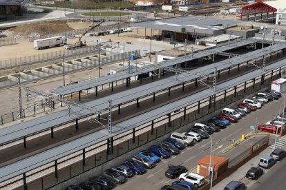 Vista cenital del soporte que protege la estación pasante, bajo el edificio de Adif y las vías en superficie. FERNANDO OTERO