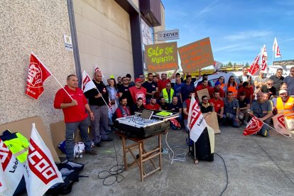 Trabajadores de Zener, durante la movilización de hoy. MAZ