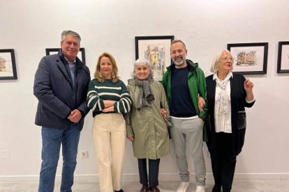 Luis Miguel Copete, Marga Carnero, Beatriz Callego, Gerardo Santos y Asunción Robles, en la inauguración. DL